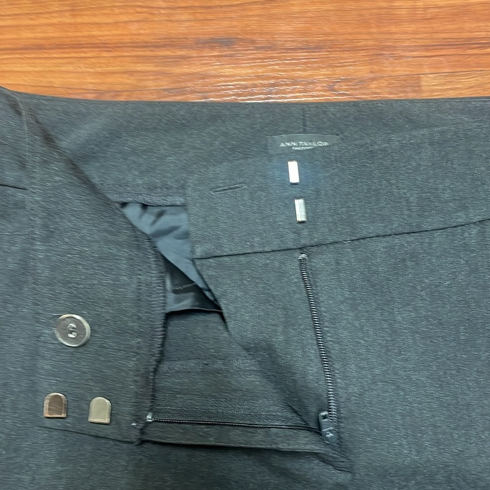 Ann Taylor factory the straight curvy fit in grey size 4 - Picture 5 of 8